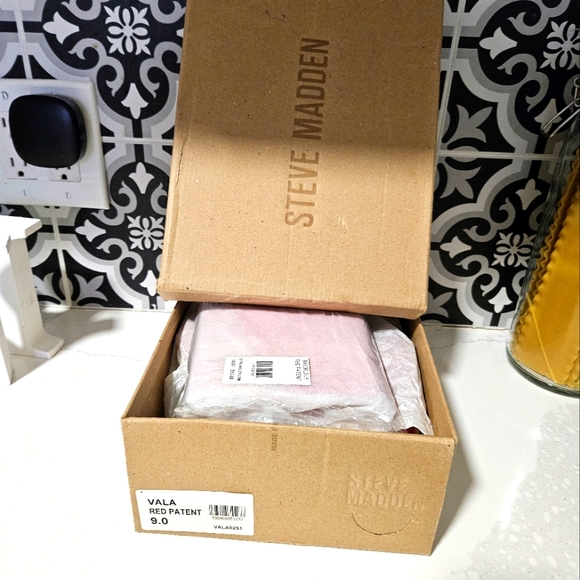 Steve Maddden VALA RED PATENT HEELS size 9 & BWORLDLY RED PATENT 18109298 Clutch - Picture 13 of 16
